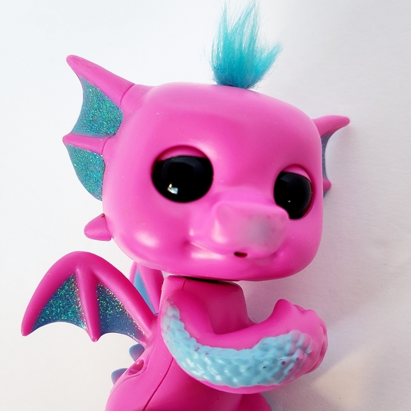 Fingerlings - Interactive Baby Dragon - Sandy (Pink with Blue Hair) By WowWee - Picture 2 of 5